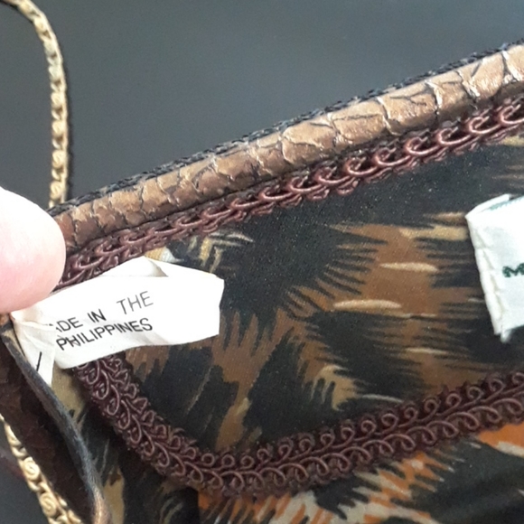 MARY FRANCES..VINTAGE BAG - Picture 6 of 8